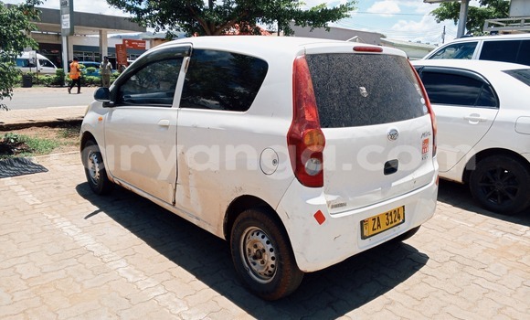 Buy Used Daihatsu Mira White Car in Chiradzulu in Chiradzulu Buy Used Daihatsu Mira White Car in Chiradzulu in Chiradzulu