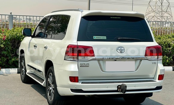 Buy Used Toyota Land Cruiser White Car in Chiradzulu in Chiradzulu Buy Used Toyota Land Cruiser White Car in Chiradzulu in Chiradzulu
