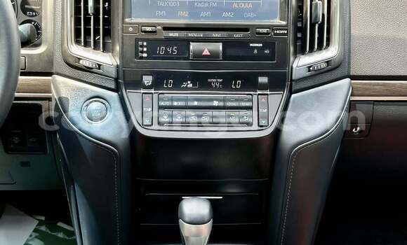 Buy Used Toyota Land Cruiser White Car in Chiradzulu in Chiradzulu Buy Used Toyota Land Cruiser White Car in Chiradzulu in Chiradzulu