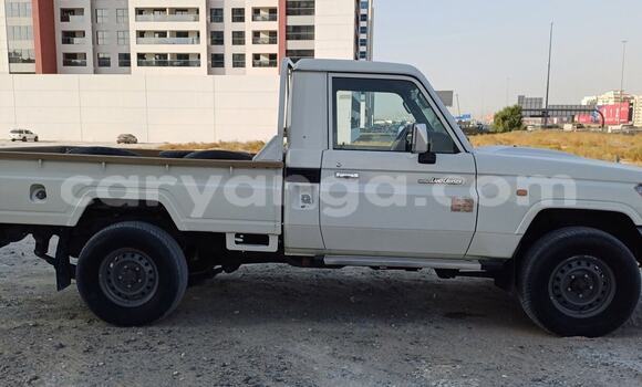 Buy Used Toyota Land Cruiser White Car in Lilongwe in Malawi Buy Used Toyota Land Cruiser White Car in Lilongwe in Malawi