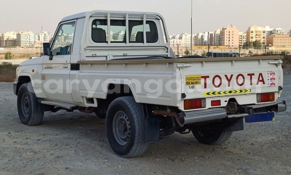 Buy Used Toyota Land Cruiser White Car in Lilongwe in Malawi Buy Used Toyota Land Cruiser White Car in Lilongwe in Malawi