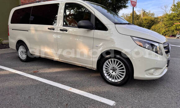 Buy Used Mercedes‒Benz Vito White Car in Lilongwe in Malawi