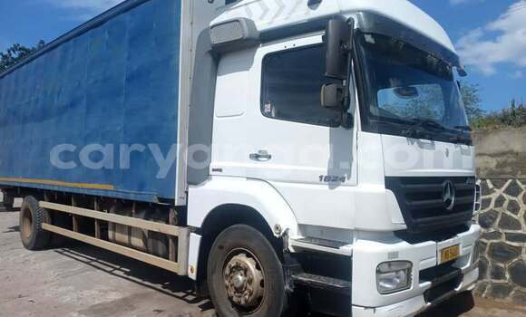 Buy Used Ford AEV AMBULANCE White Truck in Lilongwe in Malawi Buy Used Ford AEV AMBULANCE White Truck in Lilongwe in Malawi