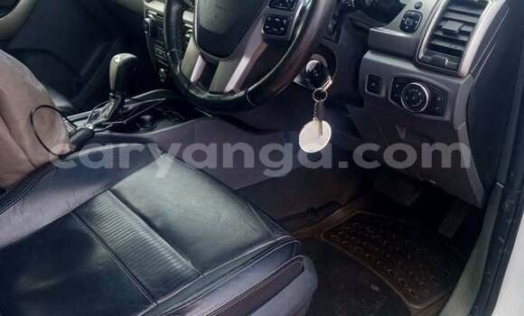 Buy Used Toyota Hilux White Car in Lilongwe in Malawi Buy Used Toyota Hilux White Car in Lilongwe in Malawi