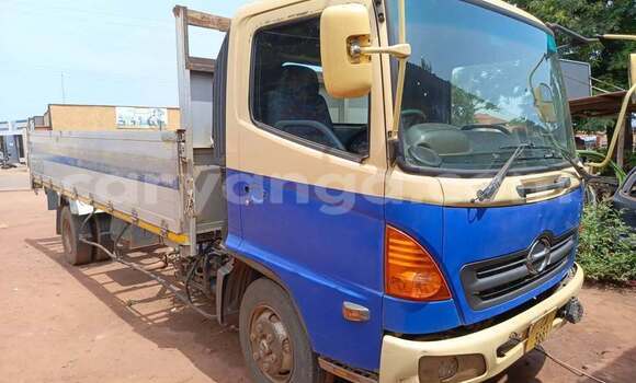 Buy Used Hino 300 Series Blue Truck in Lilongwe in Malawi Buy Used Hino 300 Series Blue Truck in Lilongwe in Malawi