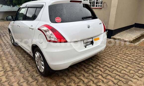 Acheter Occasion Voiture Suzuki Swift Blanc à Blantyre, Malawi Acheter Occasion Voiture Suzuki Swift Blanc à Blantyre, Malawi