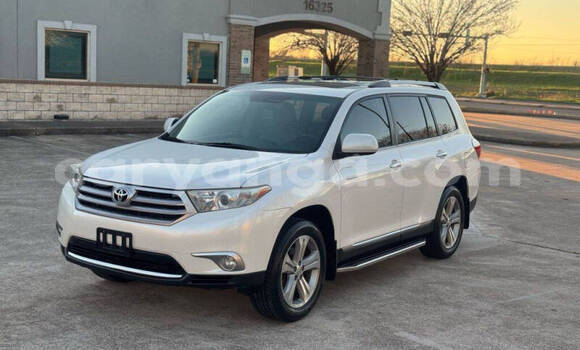 Buy Used Toyota Highlander White Car in Lilongwe in Malawi Buy Used Toyota Highlander White Car in Lilongwe in Malawi