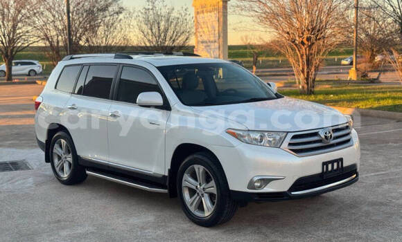 Buy Used Toyota Highlander White Car in Lilongwe in Malawi Buy Used Toyota Highlander White Car in Lilongwe in Malawi