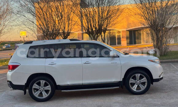 Buy Used Toyota Highlander White Car in Lilongwe in Malawi Buy Used Toyota Highlander White Car in Lilongwe in Malawi