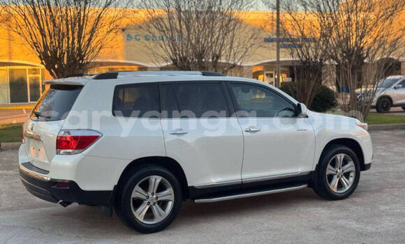 Buy Used Toyota Highlander White Car in Lilongwe in Malawi Buy Used Toyota Highlander White Car in Lilongwe in Malawi