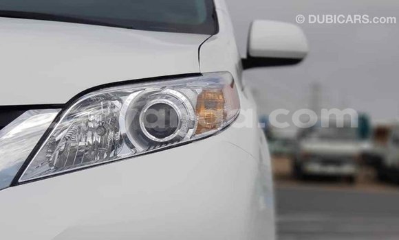 Buy Import Toyota Sienna White Car in Import - Dubai in Malawi Buy Import Toyota Sienna White Car in Import - Dubai in Malawi