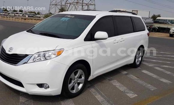 Buy Import Toyota Sienna White Car in Import - Dubai in Malawi Buy Import Toyota Sienna White Car in Import - Dubai in Malawi
