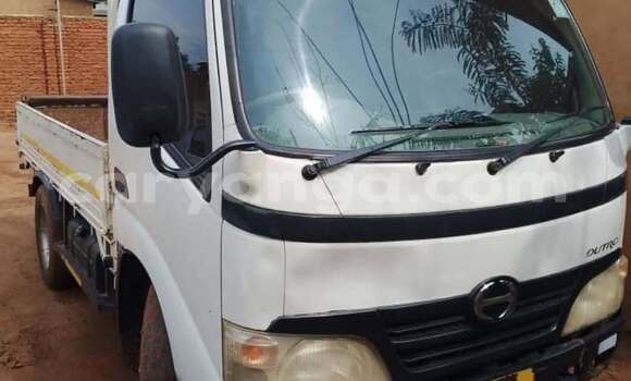 Buy Used Hino Dutro White Truck in Lilongwe in Malawi Buy Used Hino Dutro White Truck in Lilongwe in Malawi