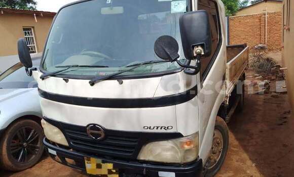 Buy Used Hino Dutro White Truck in Lilongwe in Malawi Buy Used Hino Dutro White Truck in Lilongwe in Malawi