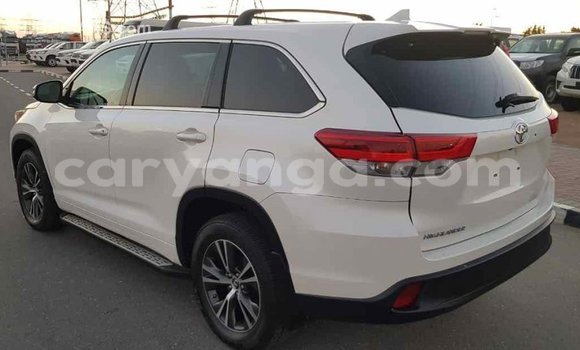 Nunua Imported Toyota Highlander White Gari ndani ya Import - Dubai nchini Malawi Nunua Imported Toyota Highlander White Gari ndani ya Import - Dubai nchini Malawi