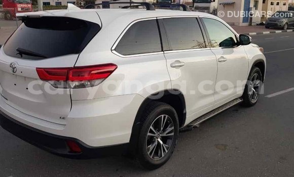 Nunua Imported Toyota Highlander White Gari ndani ya Import - Dubai nchini Malawi Nunua Imported Toyota Highlander White Gari ndani ya Import - Dubai nchini Malawi