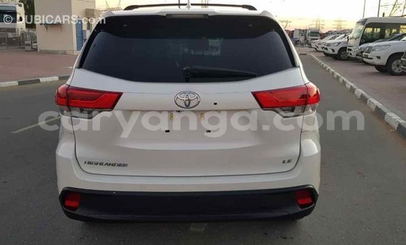 Nunua Imported Toyota Highlander White Gari ndani ya Import - Dubai nchini Malawi Nunua Imported Toyota Highlander White Gari ndani ya Import - Dubai nchini Malawi