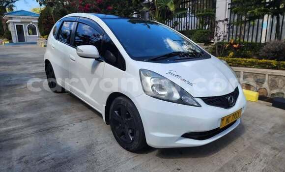 Buy Used Honda FIT White Car in Lilongwe in Malawi Buy Used Honda FIT White Car in Lilongwe in Malawi