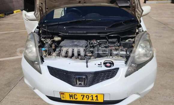 Buy Used Honda FIT White Car in Lilongwe in Malawi Buy Used Honda FIT White Car in Lilongwe in Malawi
