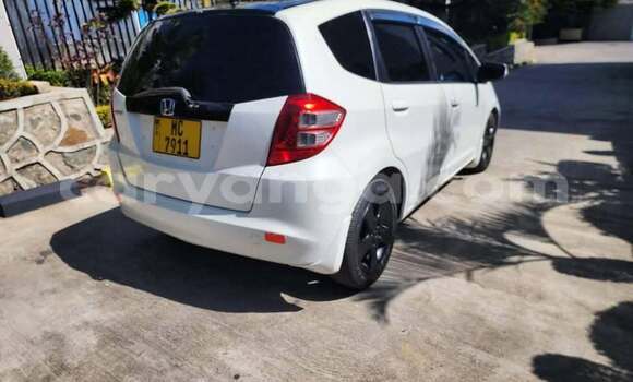 Buy Used Honda FIT White Car in Lilongwe in Malawi Buy Used Honda FIT White Car in Lilongwe in Malawi