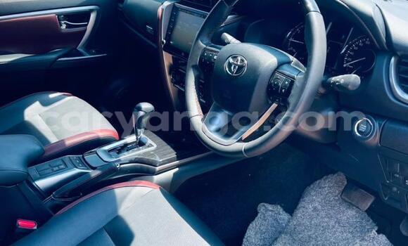 Nunua Imported Toyota Fortuner Black Gari ndani ya Lilongwe nchini Malawi Nunua Imported Toyota Fortuner Black Gari ndani ya Lilongwe nchini Malawi