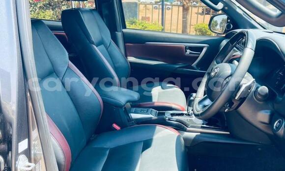Nunua Imported Toyota Fortuner Black Gari ndani ya Lilongwe nchini Malawi Nunua Imported Toyota Fortuner Black Gari ndani ya Lilongwe nchini Malawi