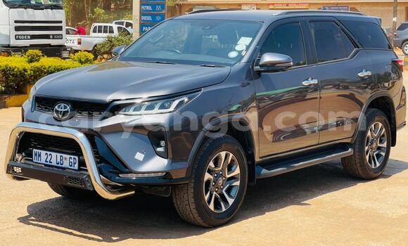 Nunua Imported Toyota Fortuner Black Gari ndani ya Lilongwe nchini Malawi Nunua Imported Toyota Fortuner Black Gari ndani ya Lilongwe nchini Malawi