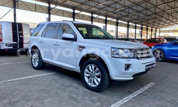 Buy Used Land Rover Freelander White Car in Lilongwe in Malawi