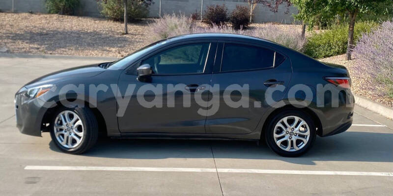 Big with watermark toyota yaris malawi lilongwe 16045