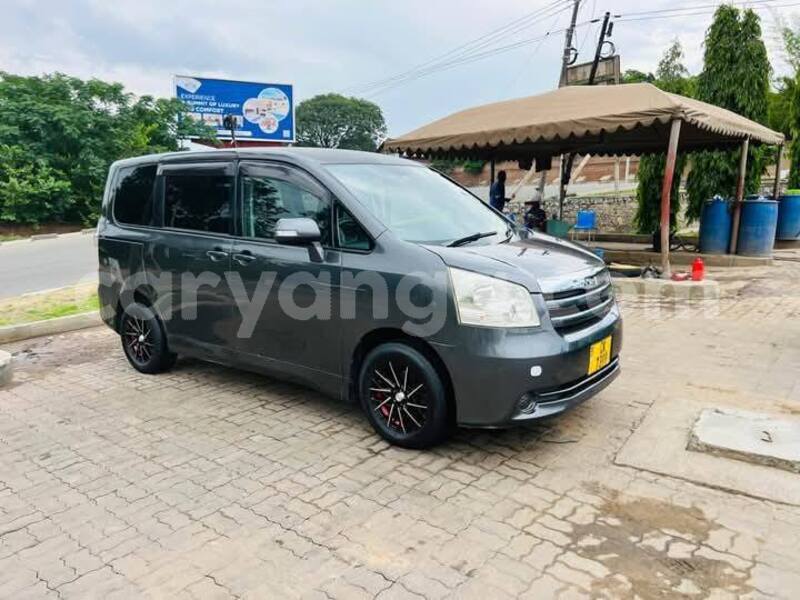 Big with watermark toyota noah malawi lilongwe 16090