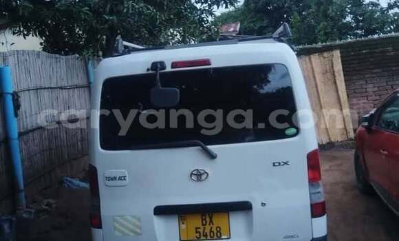 Buy Used Toyota Hiace White Car in Lilongwe in Malawi Buy Used Toyota Hiace White Car in Lilongwe in Malawi