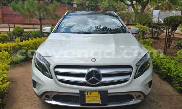 Buy Used Mercedes‒Benz GLA-klasse White Car in Lilongwe in Malawi