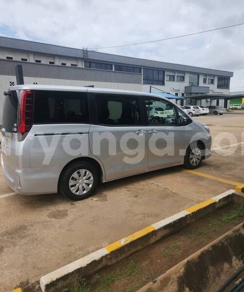 Big with watermark toyota noah malawi lilongwe 16119