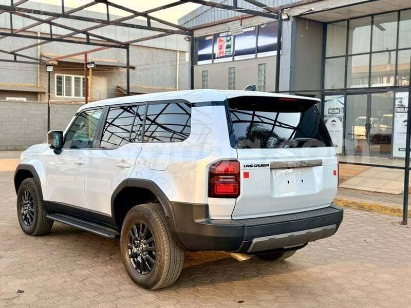 Big with watermark toyota land cruiser malawi lilongwe 16142