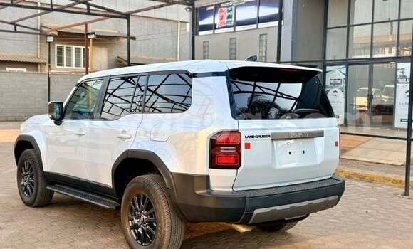 Buy Used Toyota Land Cruiser White Car in Lilongwe in Malawi Buy Used Toyota Land Cruiser White Car in Lilongwe in Malawi