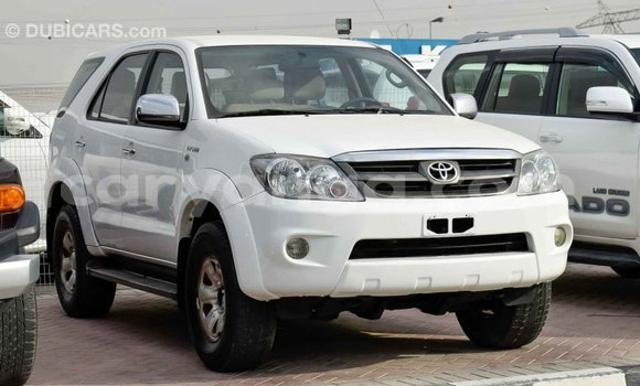 Nunua Imported Toyota Fortuner White Gari ndani ya Import - Dubai nchini Malawi Nunua Imported Toyota Fortuner White Gari ndani ya Import - Dubai nchini Malawi