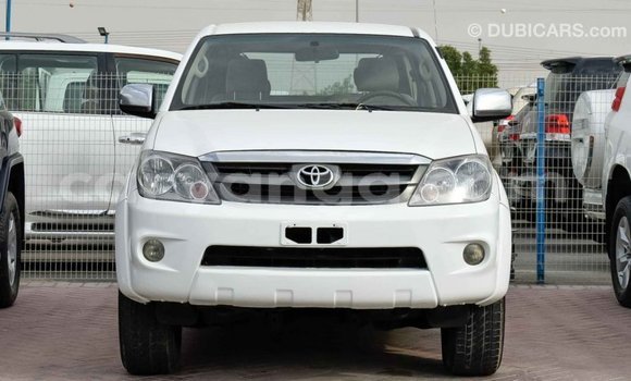 Nunua Imported Toyota Fortuner White Gari ndani ya Import - Dubai nchini Malawi Nunua Imported Toyota Fortuner White Gari ndani ya Import - Dubai nchini Malawi