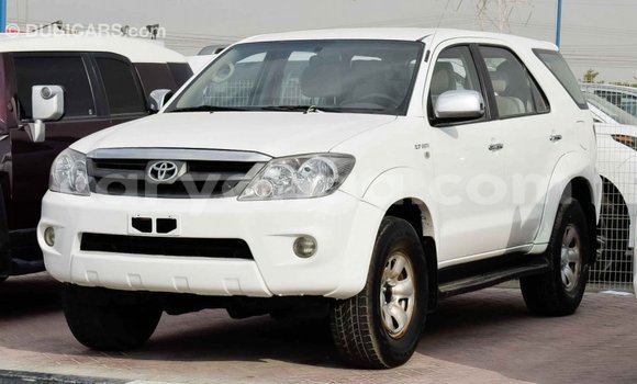 Nunua Imported Toyota Fortuner White Gari ndani ya Import - Dubai nchini Malawi Nunua Imported Toyota Fortuner White Gari ndani ya Import - Dubai nchini Malawi