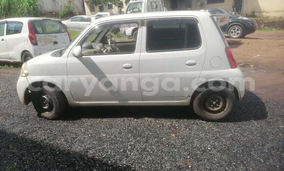 Nunua Ilio tumika Daihatsu Esse White Gari ndani ya Lilongwe nchini Malawi Nunua Ilio tumika Daihatsu Esse White Gari ndani ya Lilongwe nchini Malawi