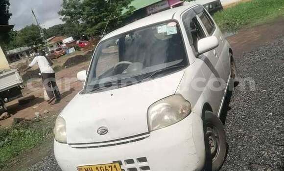 Nunua Ilio tumika Daihatsu Esse White Gari ndani ya Lilongwe nchini Malawi Nunua Ilio tumika Daihatsu Esse White Gari ndani ya Lilongwe nchini Malawi