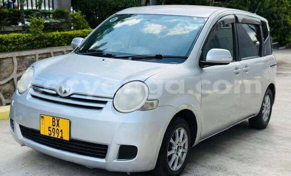 Buy Used Toyota Sienta Blue Car in Lilongwe in Malawi