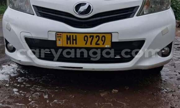 Buy Used Toyota Vitz White Car in Lilongwe in Malawi