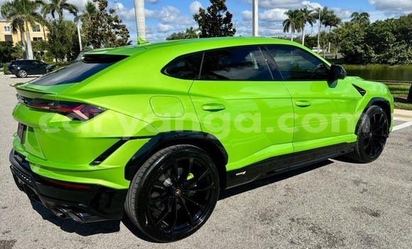 Buy Used Lamborghini Urus Green Car in Chipoka in Dedza Buy Used Lamborghini Urus Green Car in Chipoka in Dedza