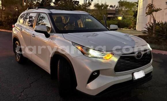 Buy Used Toyota Highlander White Car in Import - Dubai in Malawi
