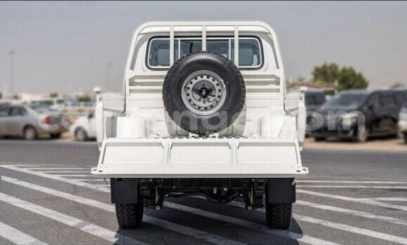 Buy Used Toyota Land Cruiser White Car in Lilongwe in Malawi Buy Used Toyota Land Cruiser White Car in Lilongwe in Malawi