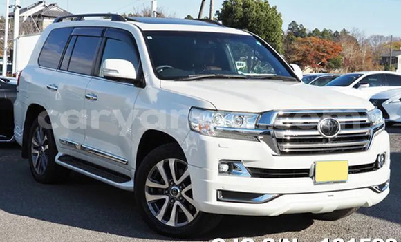 Buy Used Toyota Land Cruiser White Car in Lilongwe in Malawi