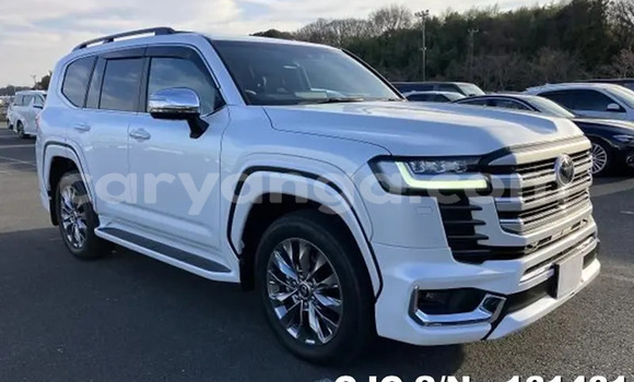 Buy Used Toyota Land Cruiser White Car in Lilongwe in Malawi