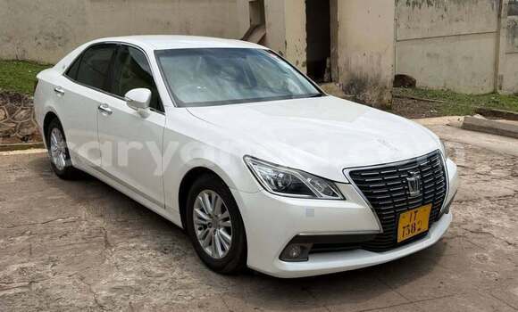 Buy Used Toyota Crown White Car in Blantyre in Malawi Buy Used Toyota Crown White Car in Blantyre in Malawi