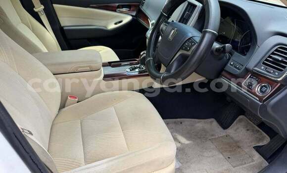 Buy Used Toyota Crown White Car in Blantyre in Malawi Buy Used Toyota Crown White Car in Blantyre in Malawi