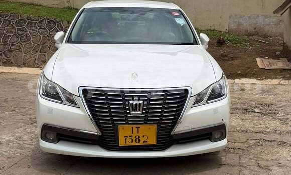 Buy Used Toyota Crown White Car in Blantyre in Malawi Buy Used Toyota Crown White Car in Blantyre in Malawi